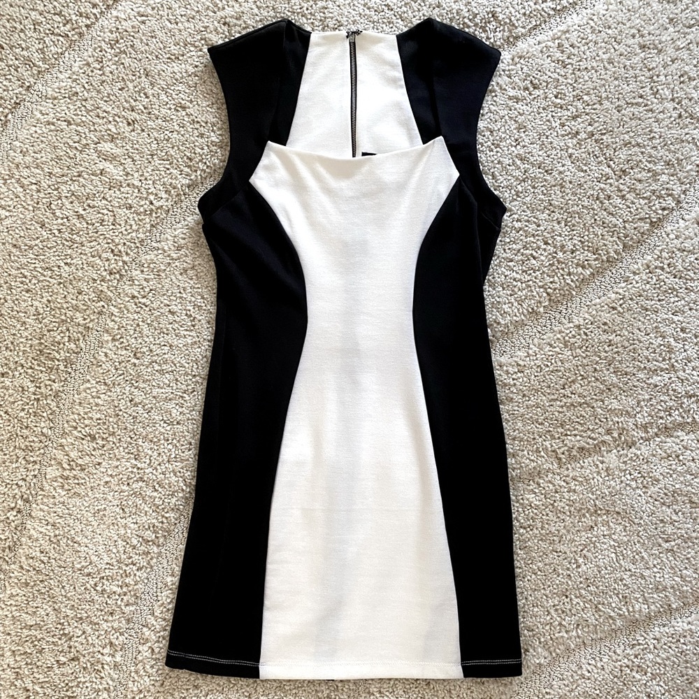 Two Tone BodyCon Dress - Picture 2 of 3